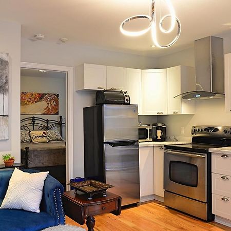 Ottawa Downtown Executive Apartment Retreat With Private Balcony Near Bank Street - Sleep Max 2 Buitenkant foto