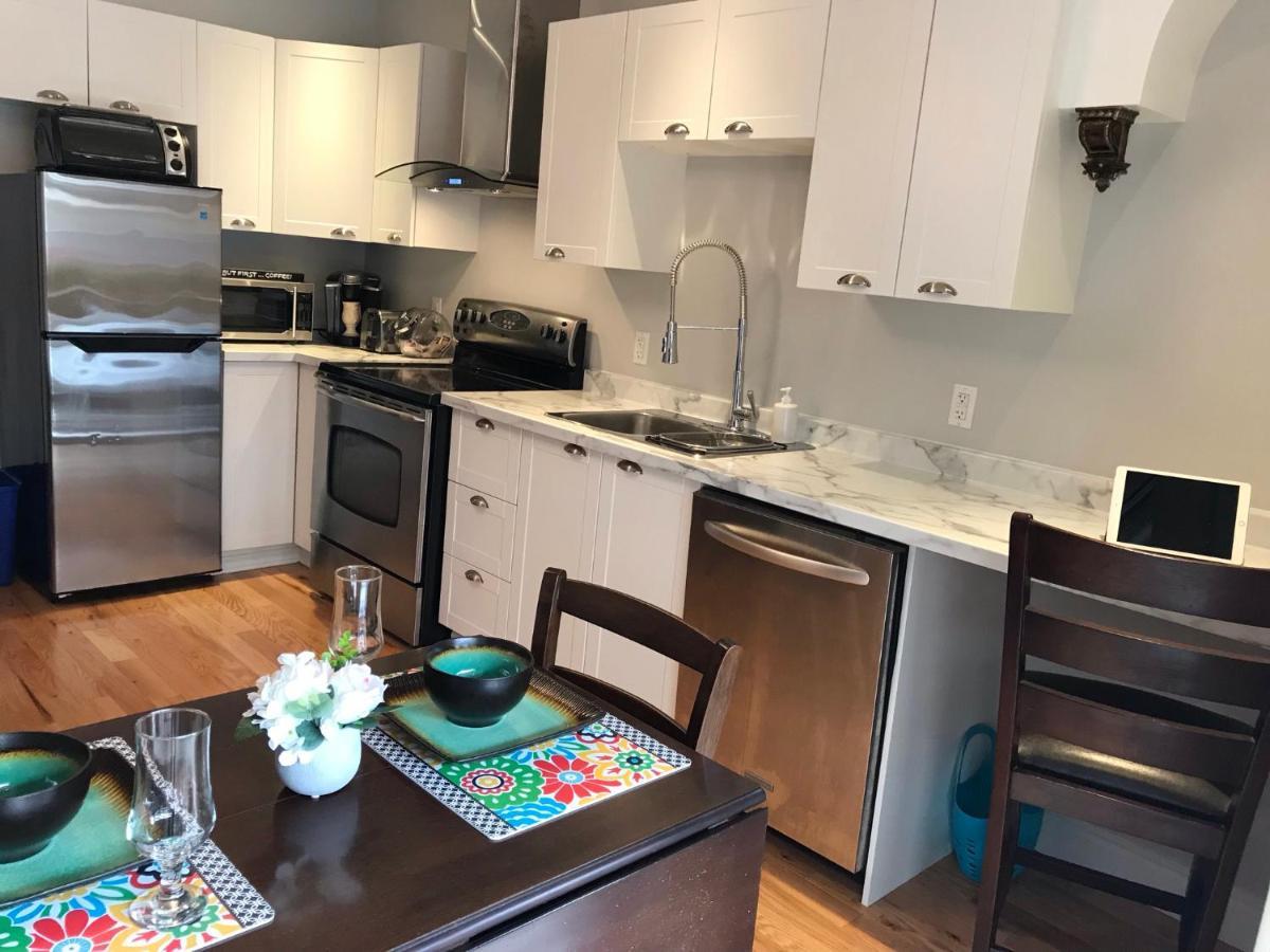 Ottawa Downtown Executive Apartment Retreat With Private Balcony Near Bank Street - Sleep Max 2 Buitenkant foto