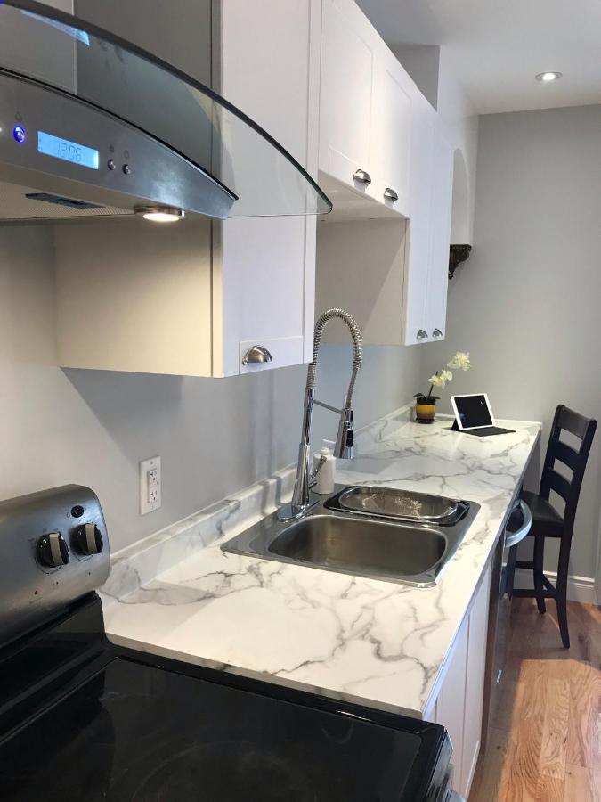 Ottawa Downtown Executive Apartment Retreat With Private Balcony Near Bank Street - Sleep Max 2 Buitenkant foto